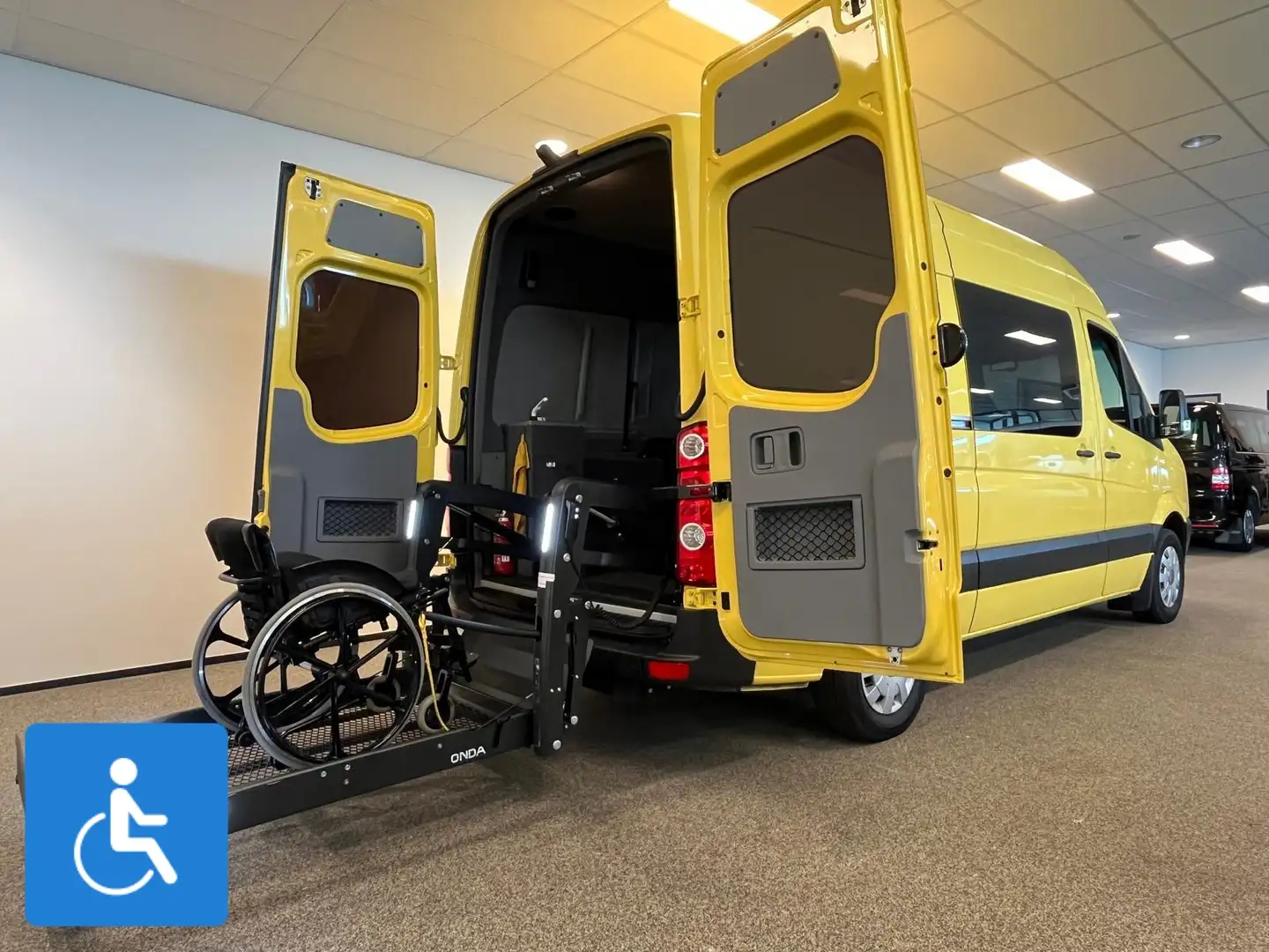 Volkswagen Crafter L2H2 Rolstoelbus Luchtvering Geel - 2