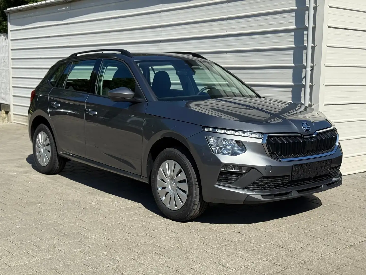 Skoda Kamiq Essence 1.0 TSI DSG *AHK*SHZ*LED Grau - 2
