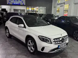 Mercedes-Benz GLA 200 *Navi*Pano*LED*T Leder*RFK*7 G*Spur*Urban