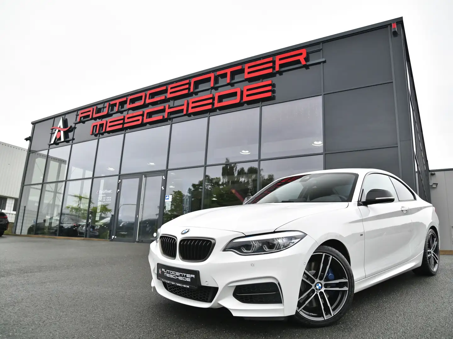 BMW 240 Coupe Sport-Aut. Navi Prof.* Kamera* LED* Blanc - 1
