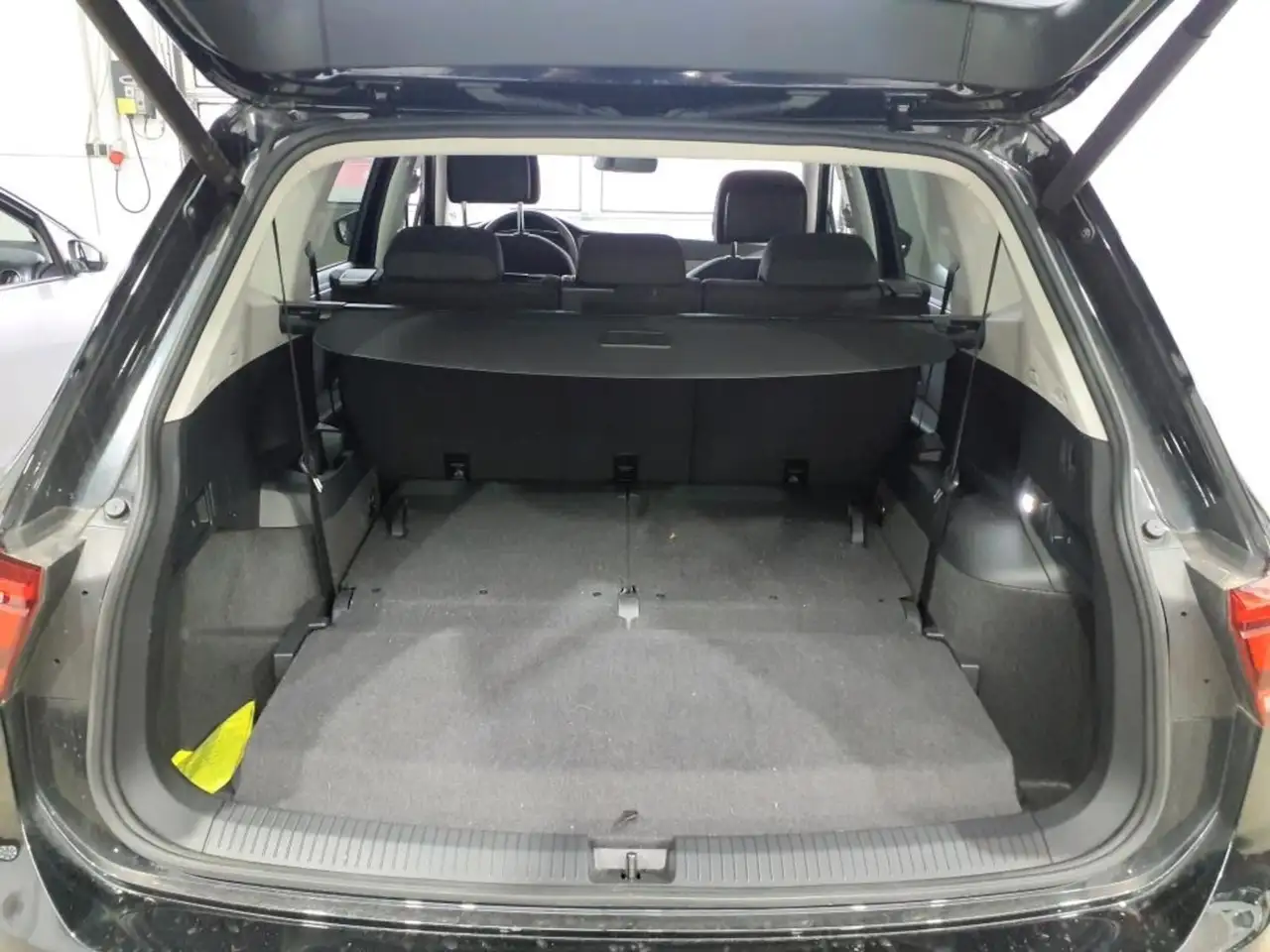Volkswagen Tiguan Allspace 2,0TDI 4M 7-Sitzer*Navi*AHK*LED 8