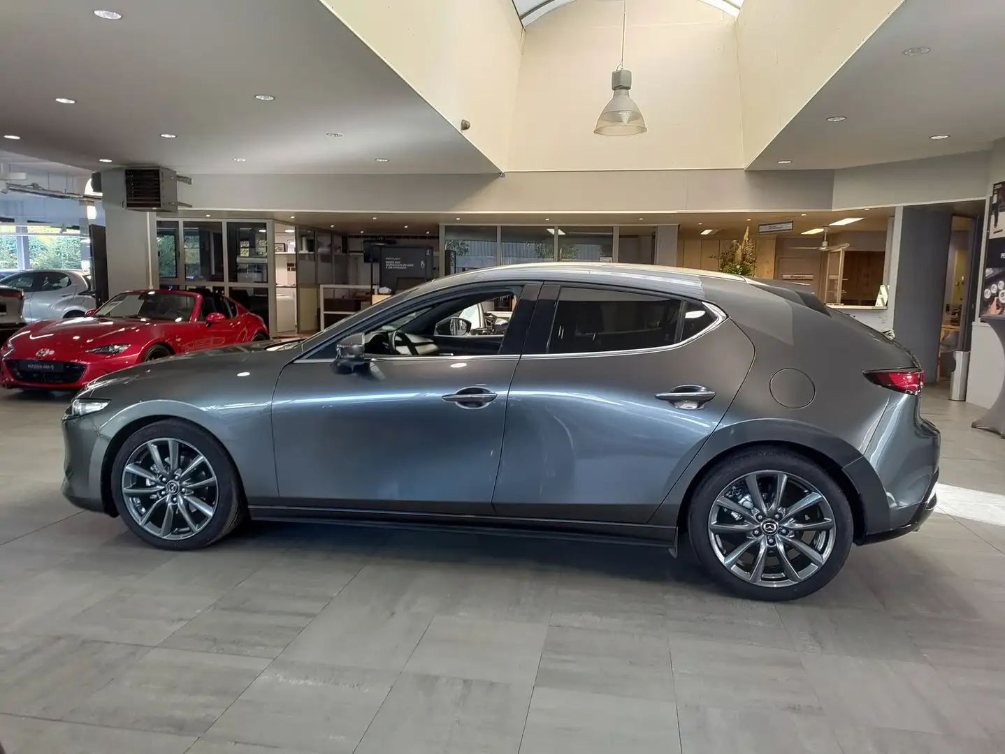 Mazda 3 2.0 SKYACTIV-G SKYCRUISE AUT Grau - 2