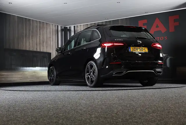 Mercedes-Benz B-Class view 3