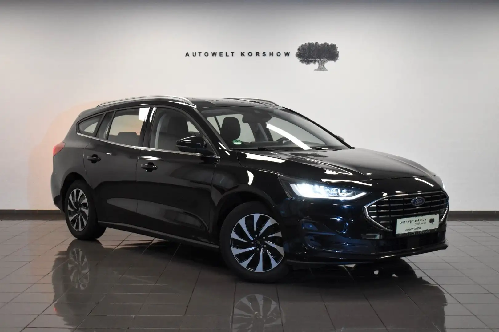 Ford Focus Turnier Titanium *LED *PDC *SHZ *CARPLAY Schwarz - 1
