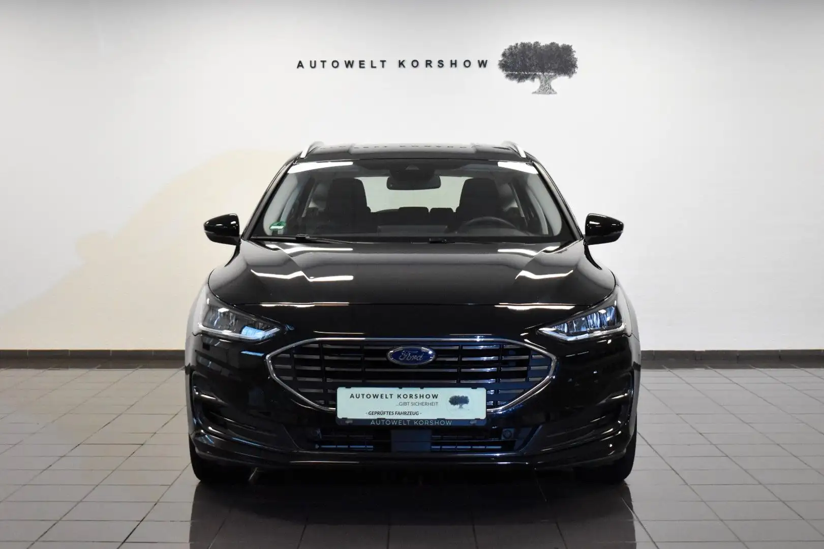 Ford Focus Turnier Titanium *LED *PDC *SHZ *CARPLAY Schwarz - 2