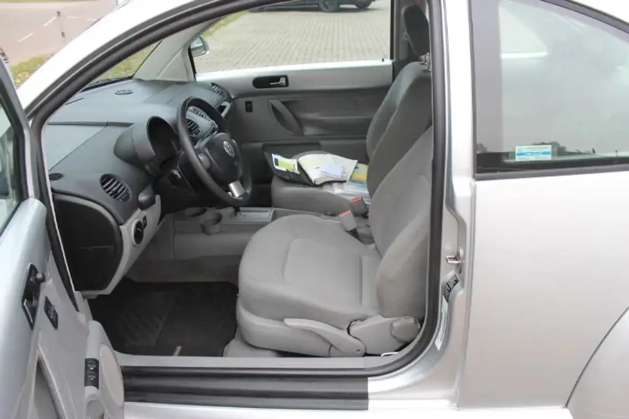 Volkswagen New Beetle 2.0 Highline Automaat, foto 5