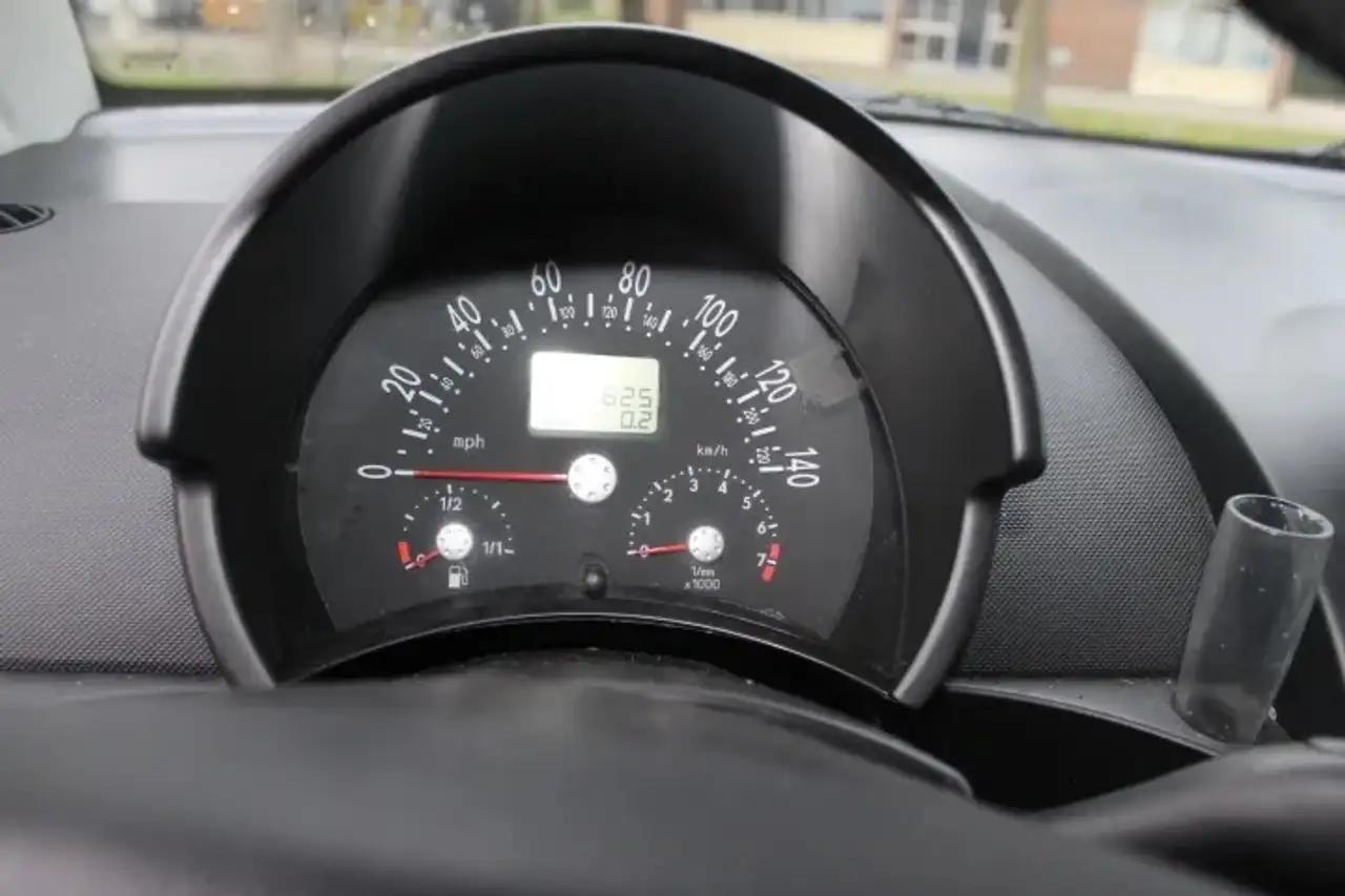 Volkswagen New Beetle 2.0 Highline Automaat, foto 9