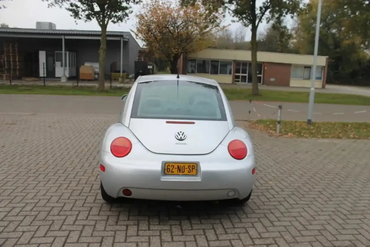 Volkswagen New Beetle 2.0 Highline Automaat, foto 3