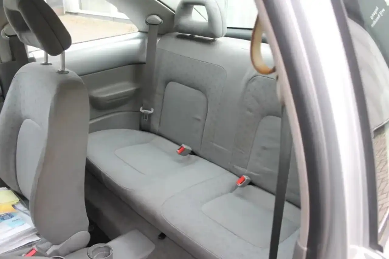 Volkswagen New Beetle 2.0 Highline Automaat, foto 6