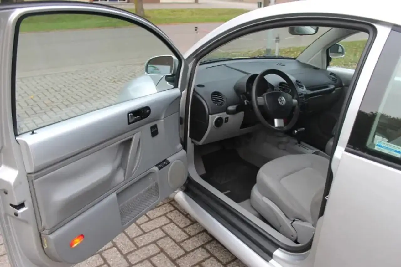 Volkswagen New Beetle 2.0 Highline Automaat, foto 4