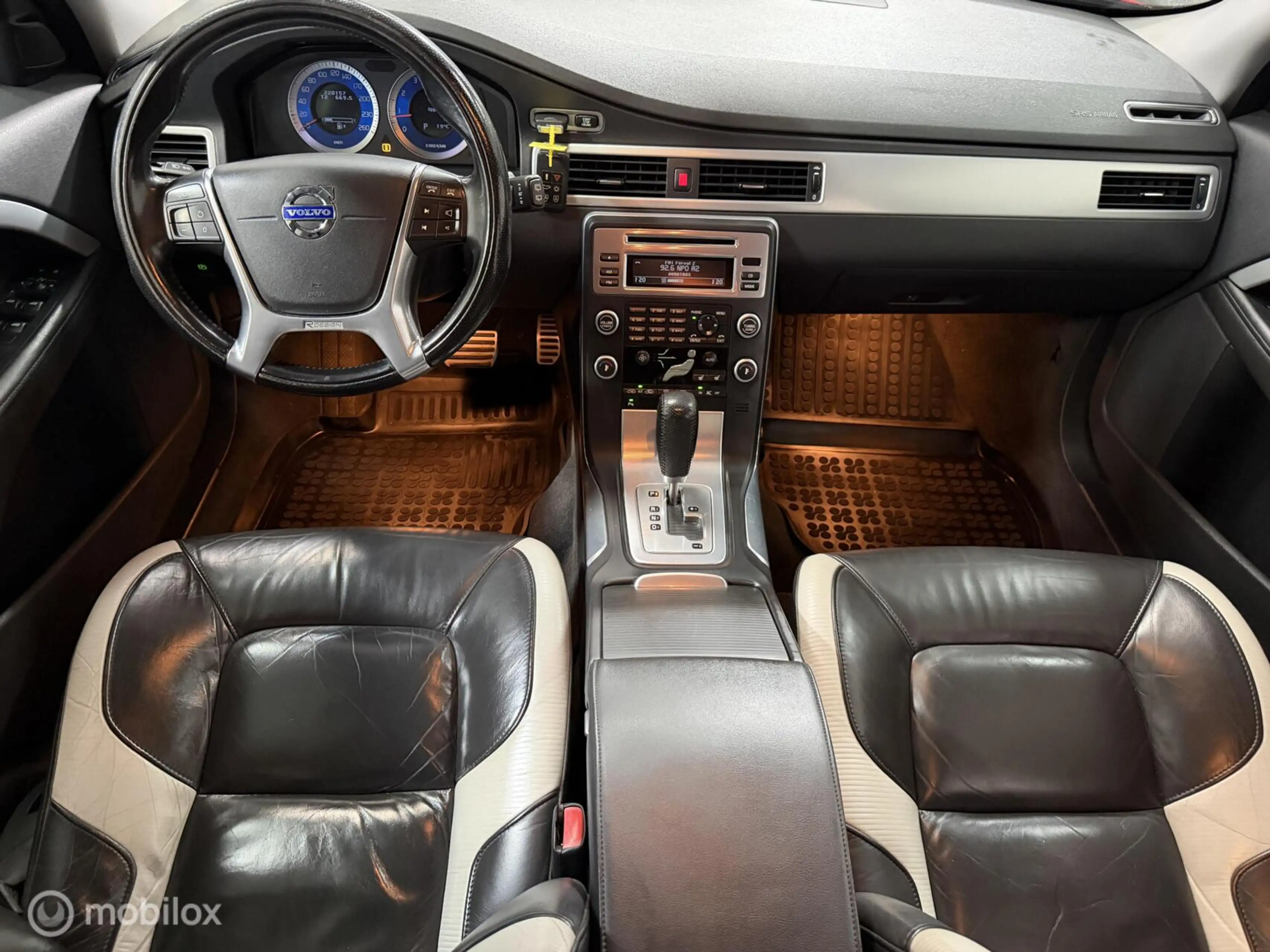 Volvo V70 2.5T R-Design AUTOMAAT / LEER / XENON — photo 3