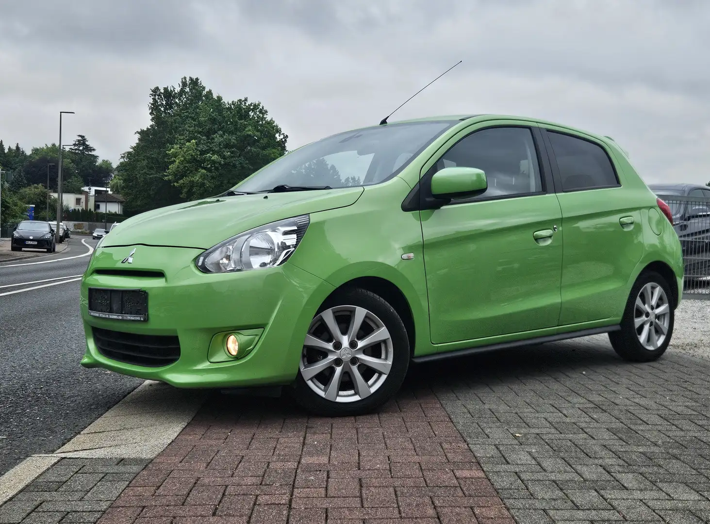 Mitsubishi Space Star Shine 1.Hand KlimaScheckheft gepflegt AHK LM Vert - 1