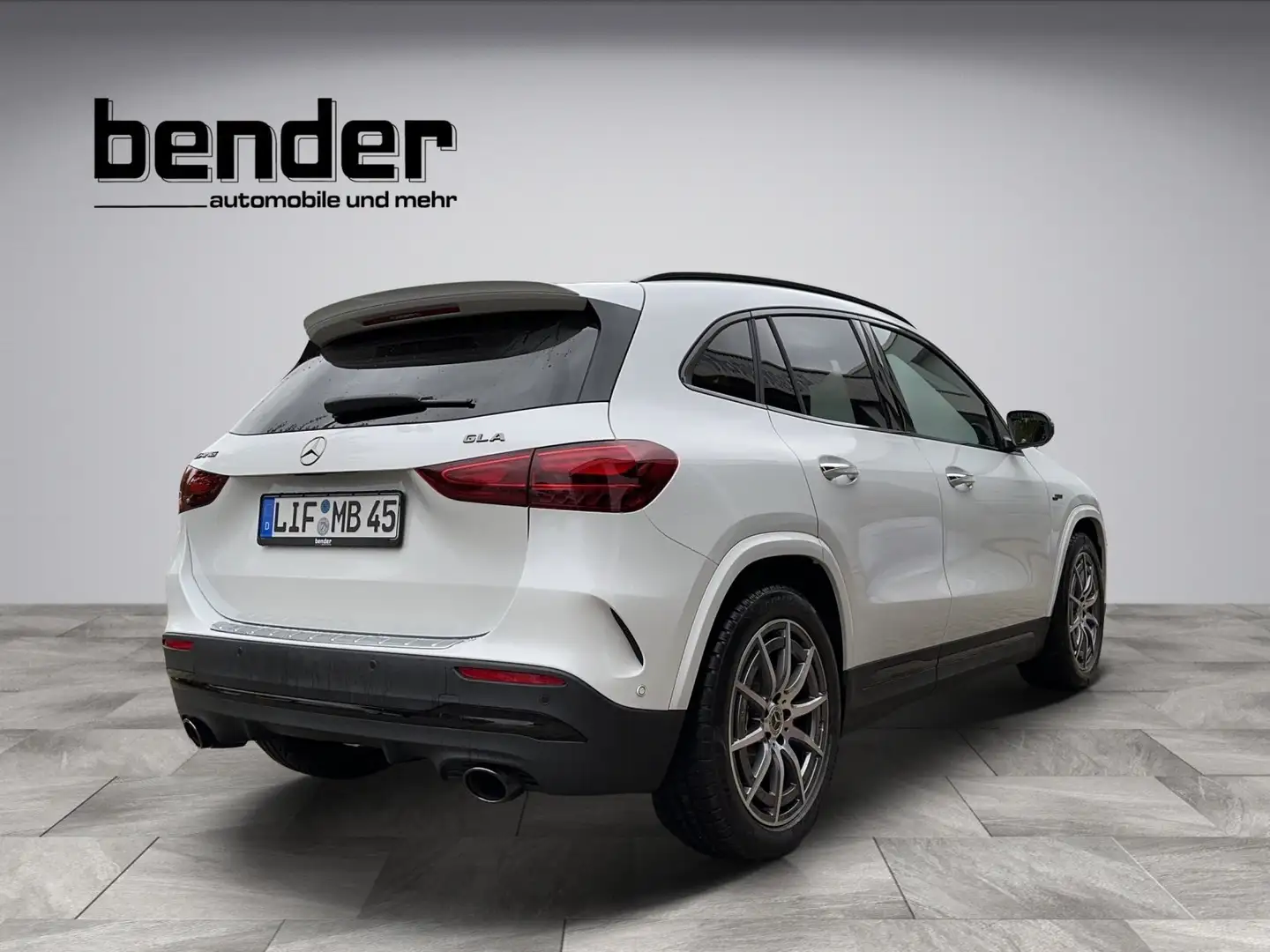 Mercedes-Benz GLA 35 AMG PANO*HEAD-UP*DISTRONIC*360°*MULTIBEAM*KEYLESS* Šedá - 2