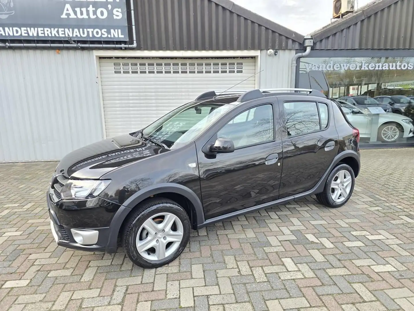 Dacia Sandero 0.9 TCe Stepway Lauréate UNIEK 43dkm Nap|Airco|Nav Zwart - 2