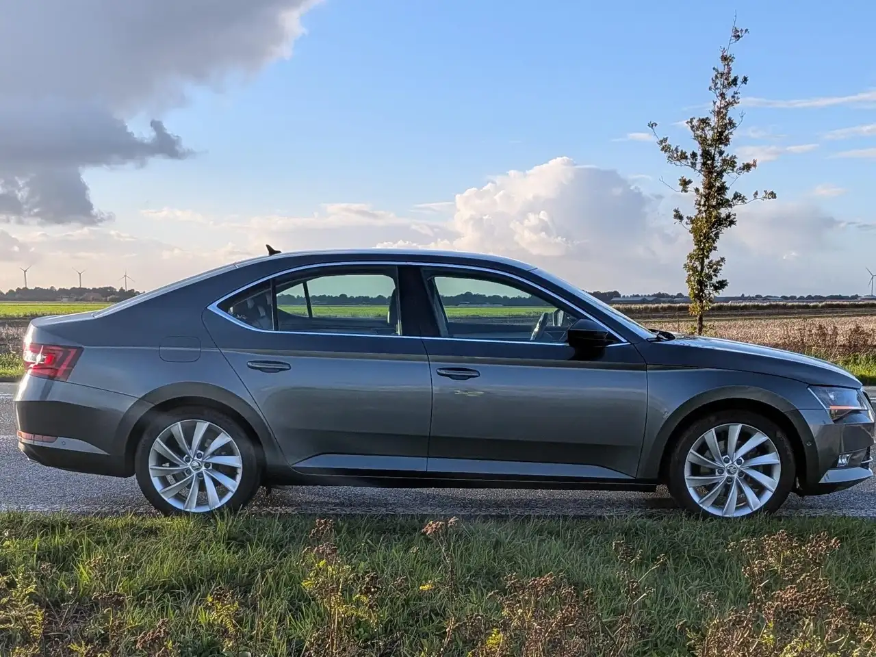 Skoda Superb Superb 1.8 TSI Style Business — photo 1 of 11