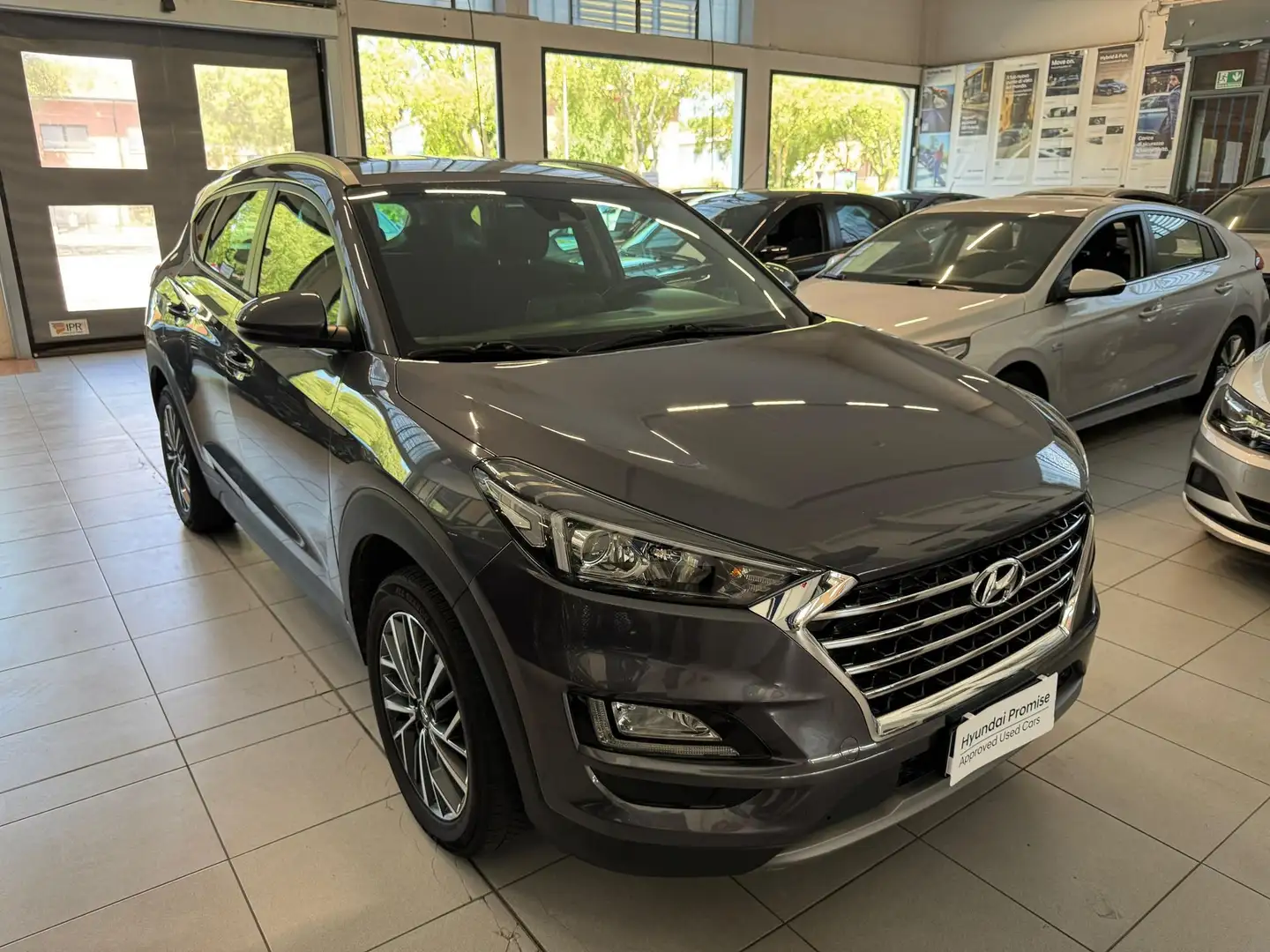 Hyundai TUCSON 1.6 CRDi 136CV 4WD DCT XPrime Grau - 2