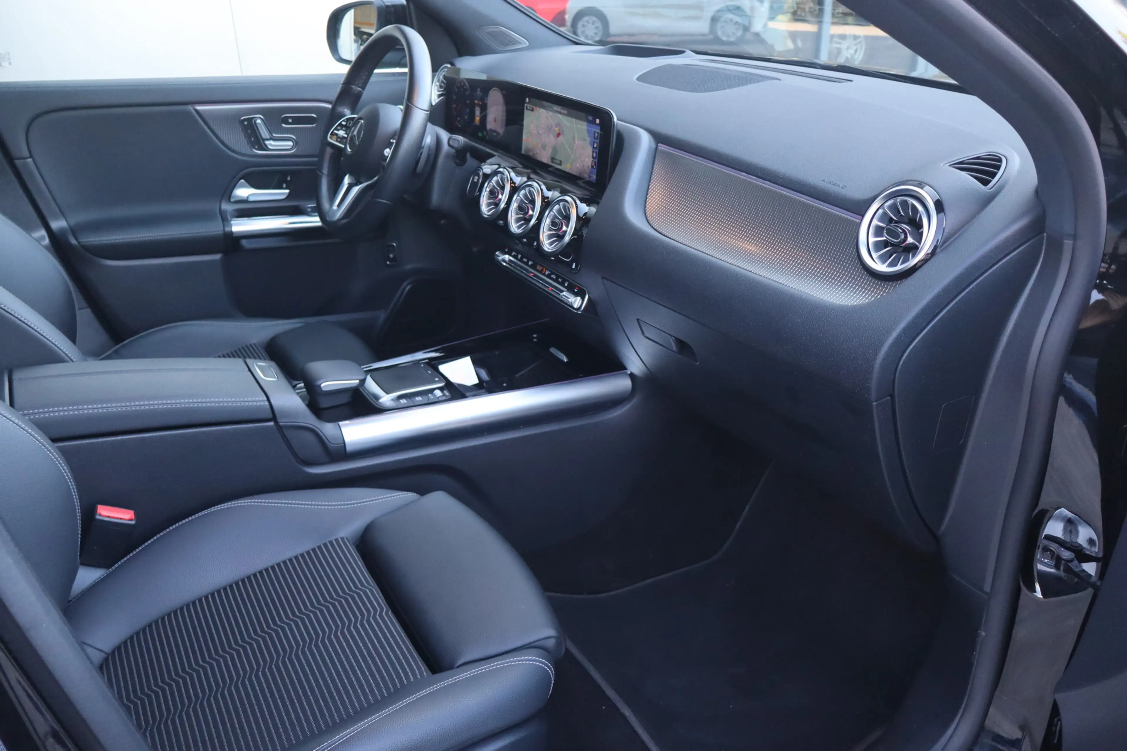 Mercedes-Benz EQA 250 Business Solution Luxury 67 kWh - NL- Auto!! Pano — photo 4