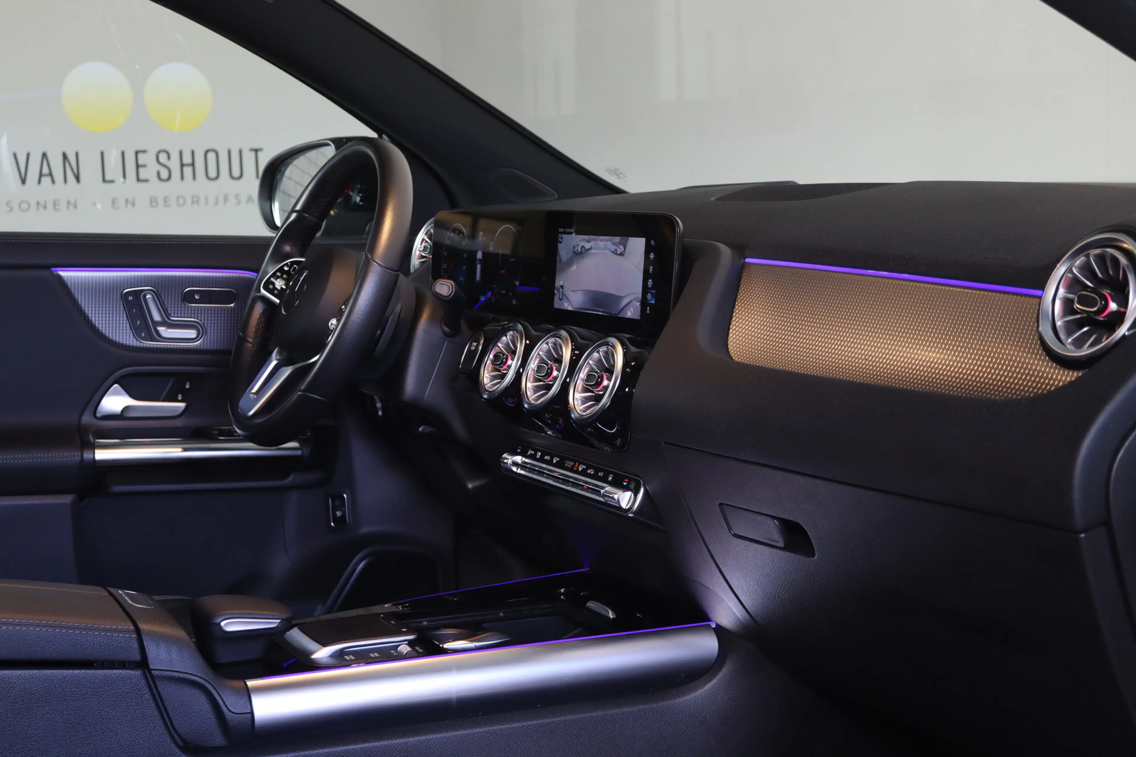 Mercedes-Benz EQA 250 Business Solution Luxury 67 kWh - NL- Auto!! Pano — photo 23