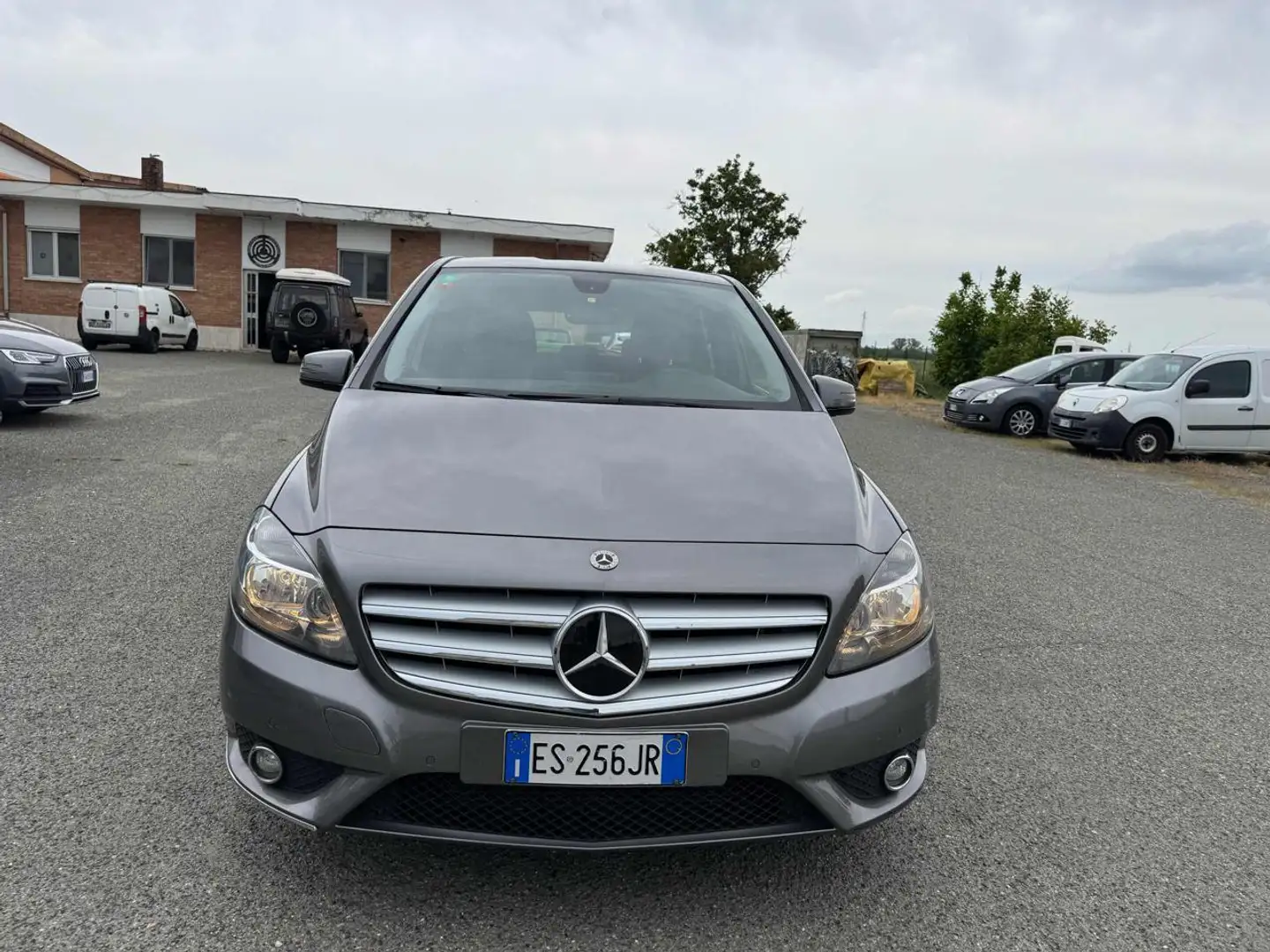 Mercedes-Benz B 180 CDI Automatic Executive Šedá - 2