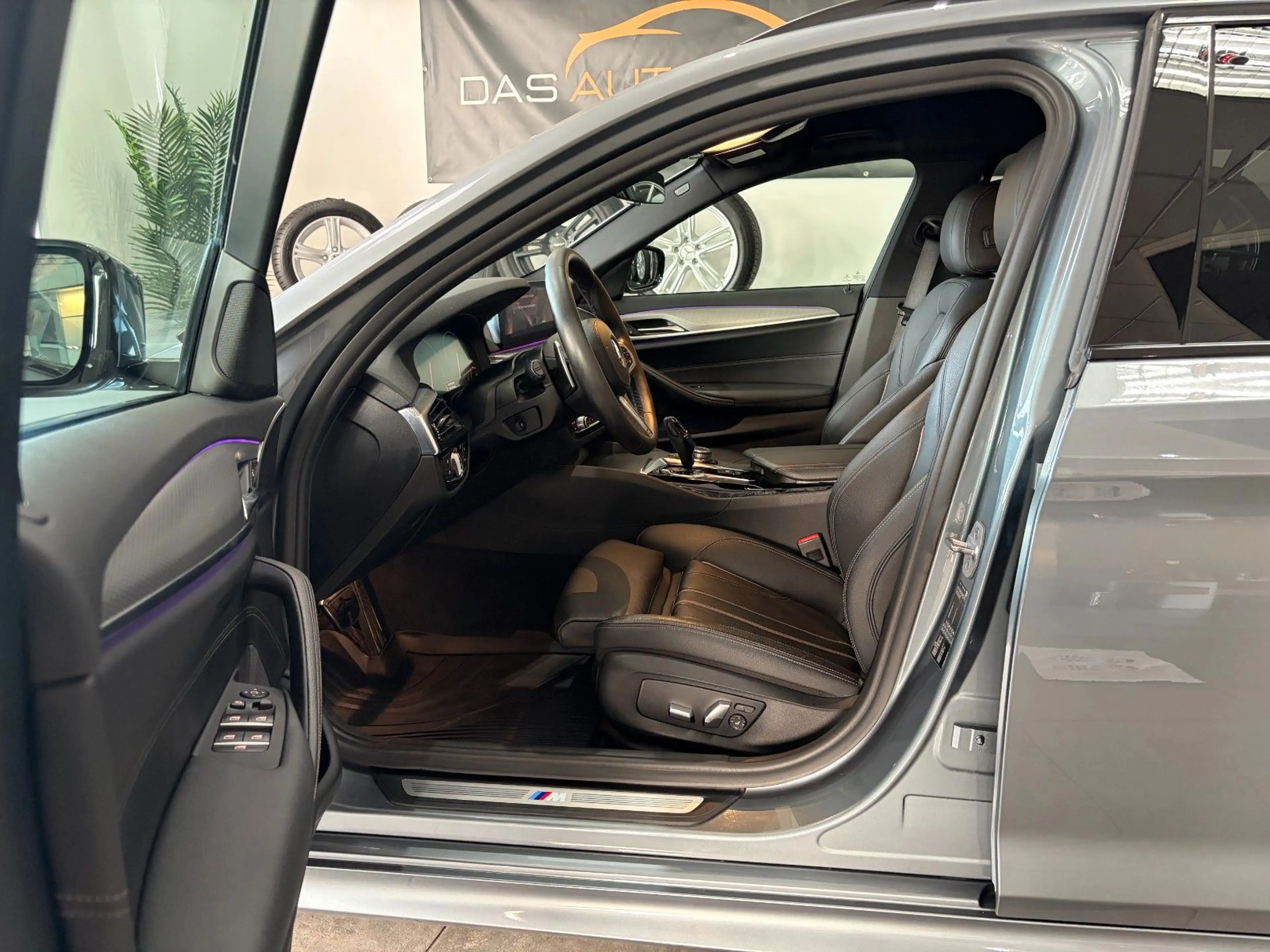BMW 520 i M Sport*LED*Leder*LiveCockpit*Hifi*Kamera — photo 11