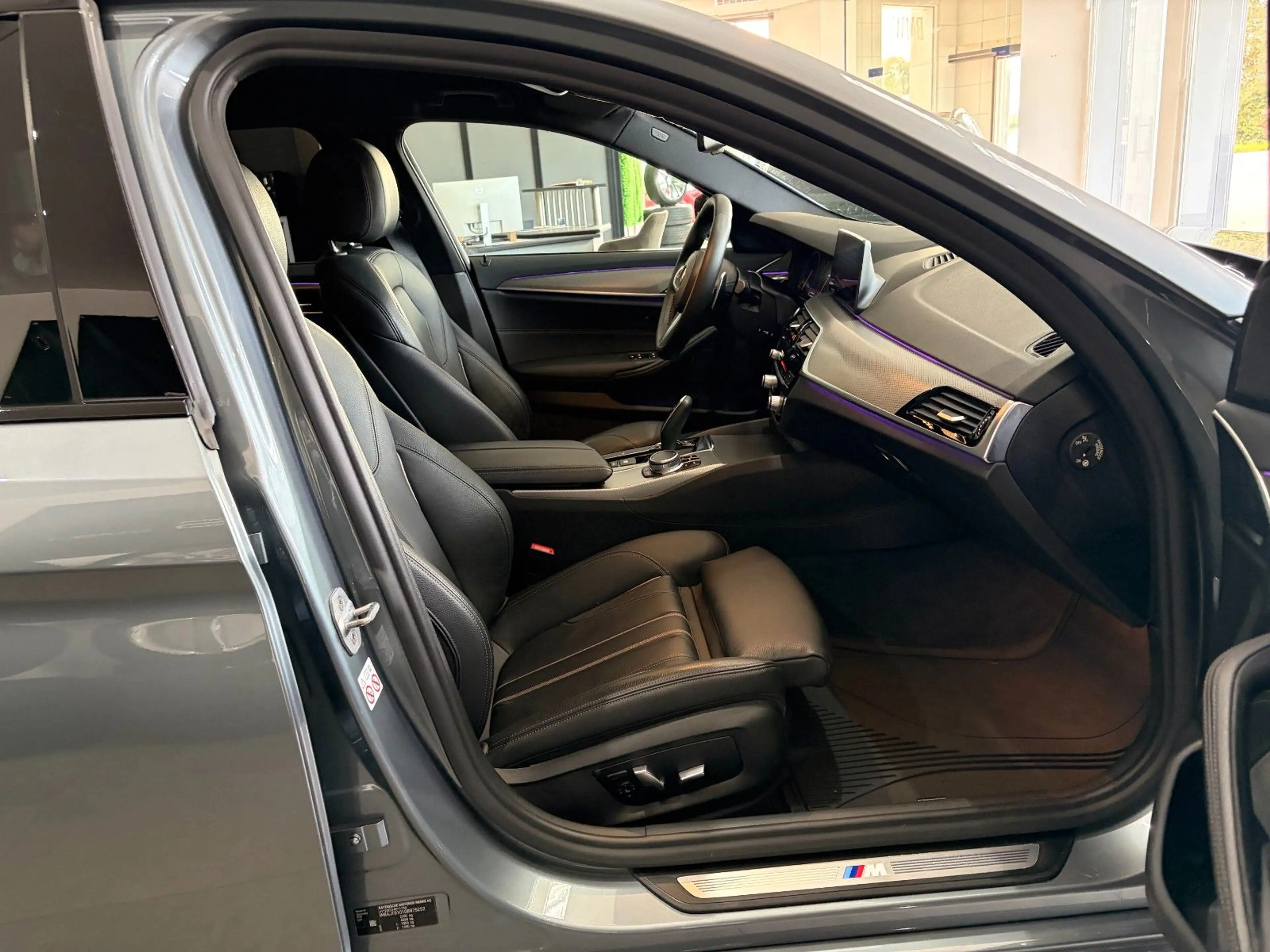 BMW 520 i M Sport*LED*Leder*LiveCockpit*Hifi*Kamera — photo 15