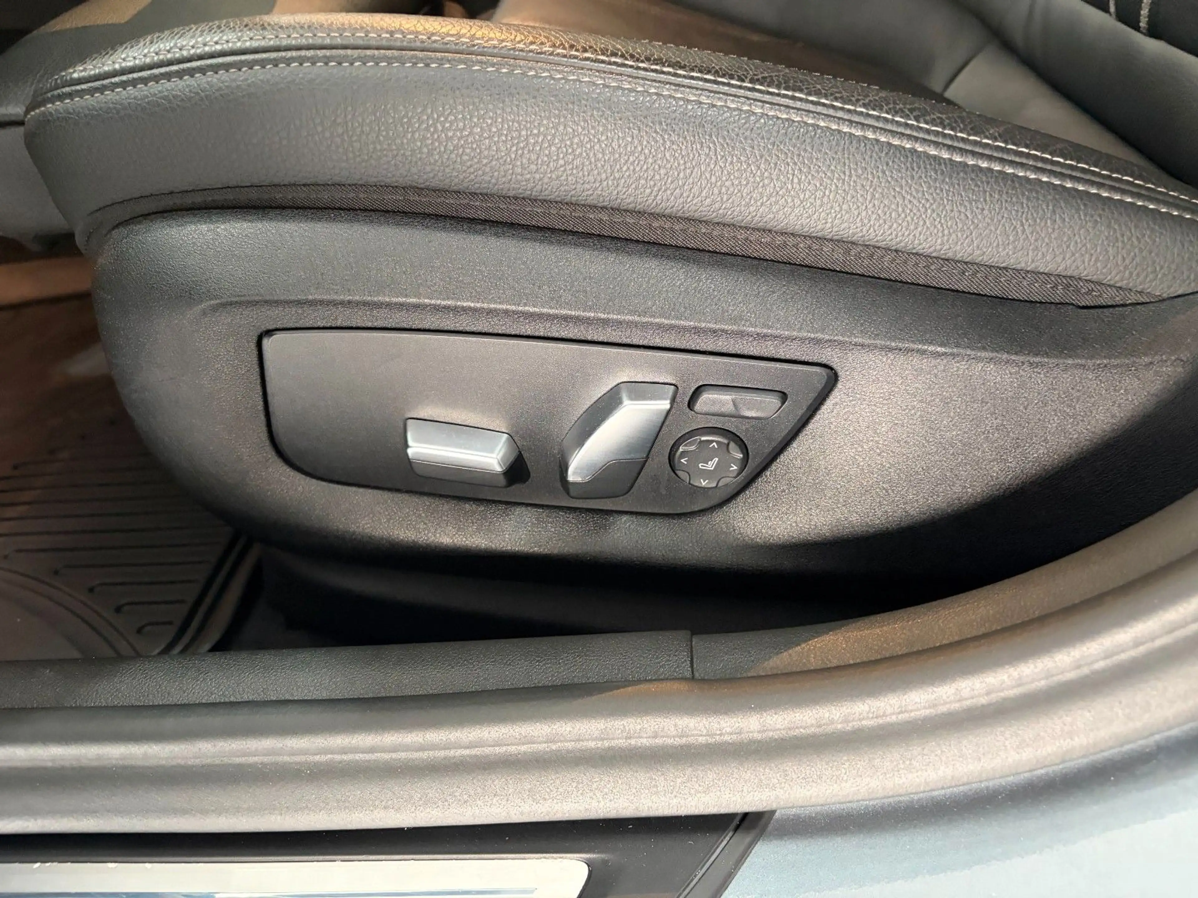 BMW 520 i M Sport*LED*Leder*LiveCockpit*Hifi*Kamera — photo 19