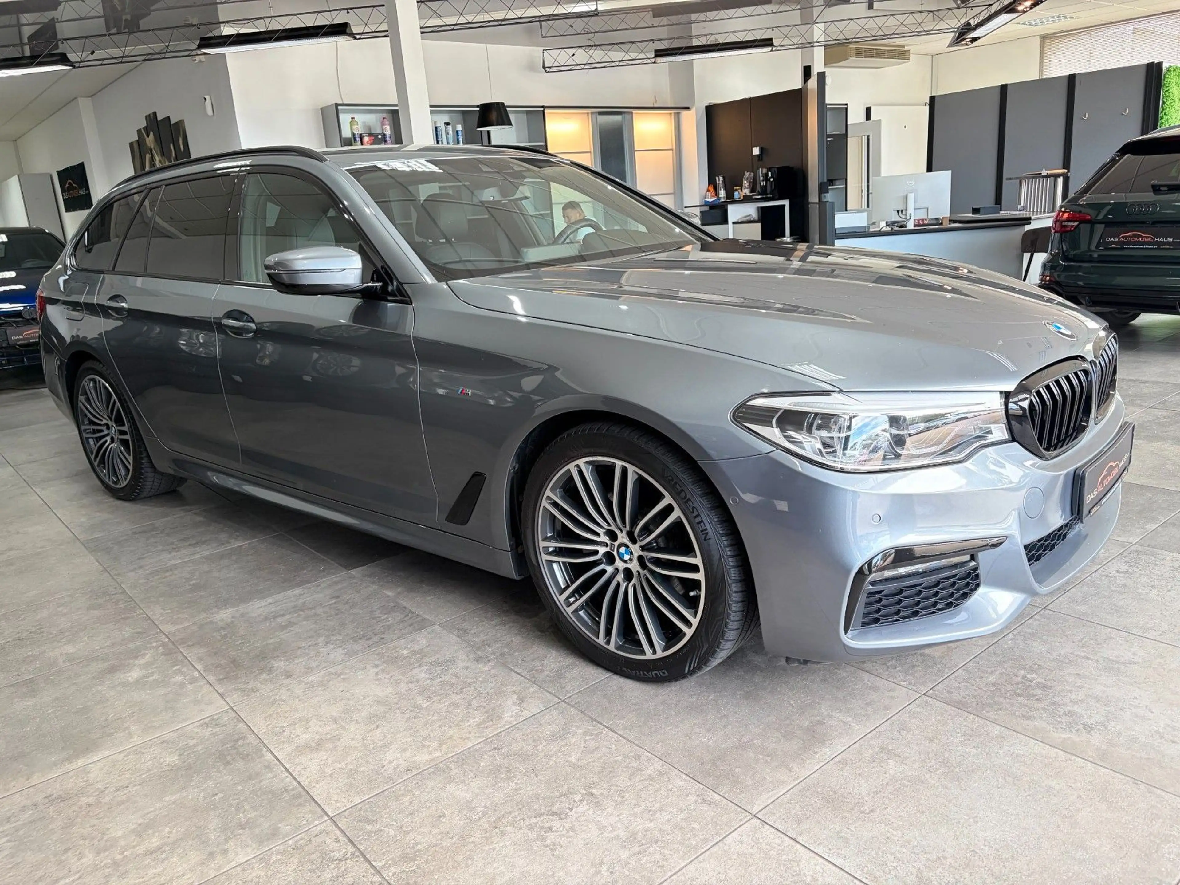 BMW 520 i M Sport*LED*Leder*LiveCockpit*Hifi*Kamera — photo 10