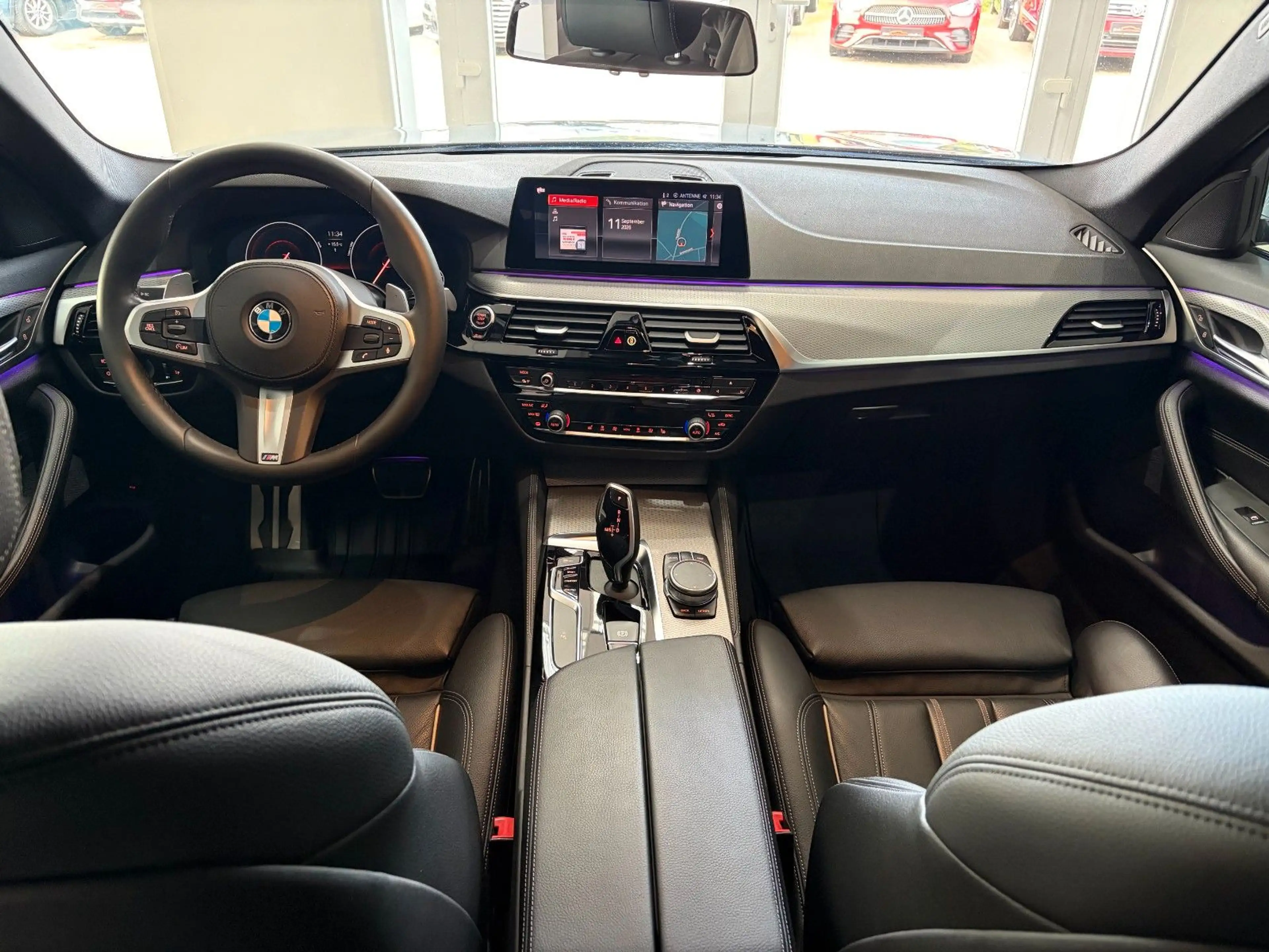 BMW 520 i M Sport*LED*Leder*LiveCockpit*Hifi*Kamera — photo 12