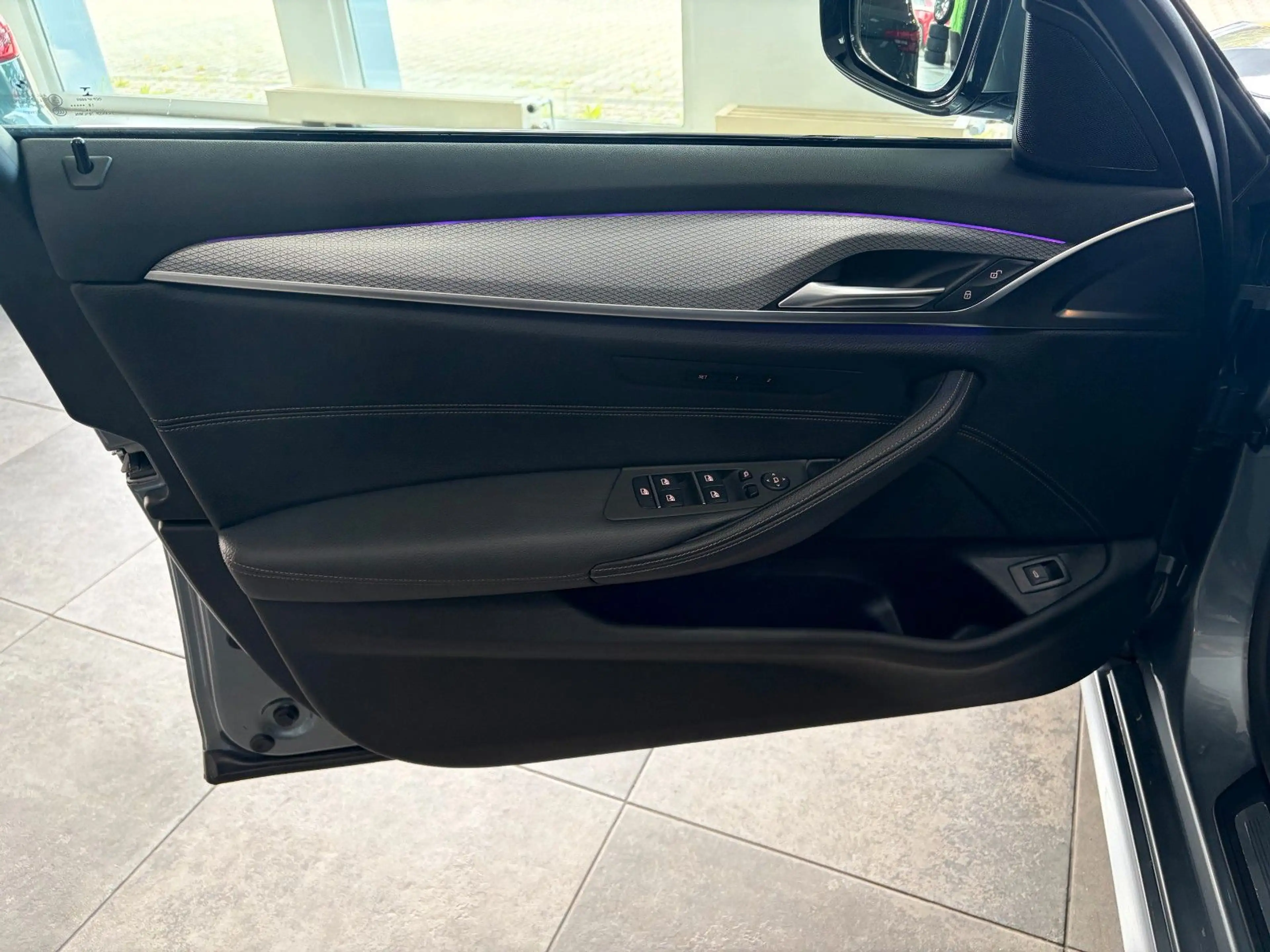 BMW 520 i M Sport*LED*Leder*LiveCockpit*Hifi*Kamera — photo 27
