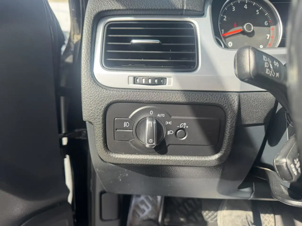 Volkswagen Touareg снимка Volkswagen Touareg