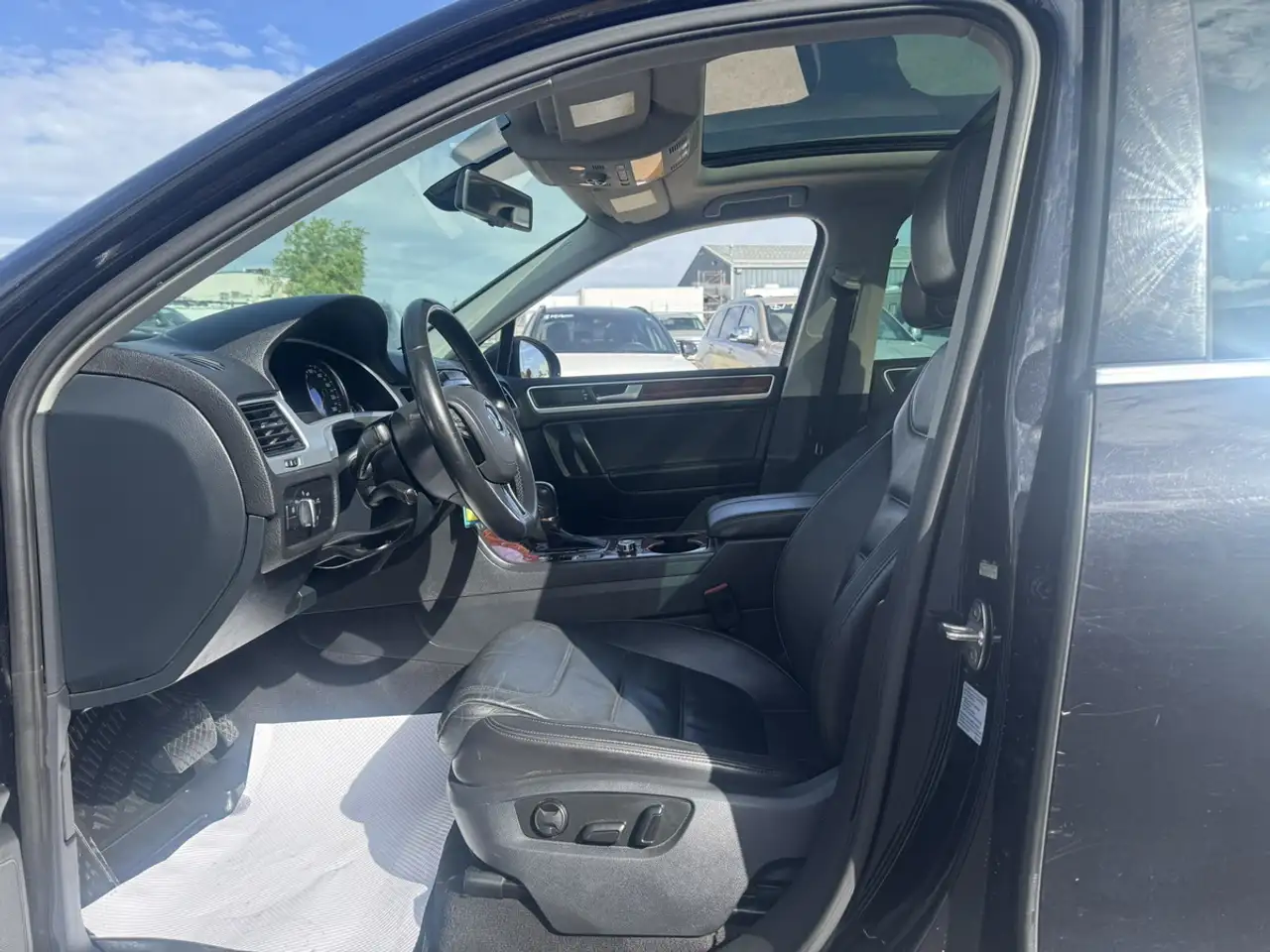Volkswagen Touareg снимка Volkswagen Touareg