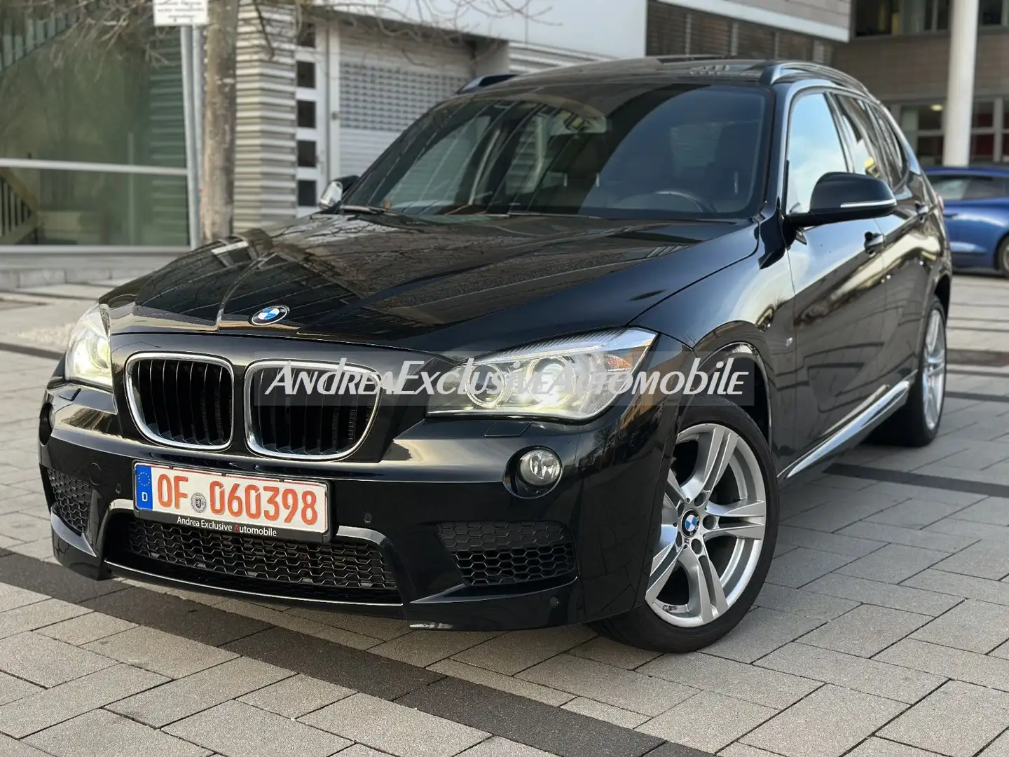 BMW X1 20 i xDrive M Paket/Panorama/AHK/Leder Noir - 2