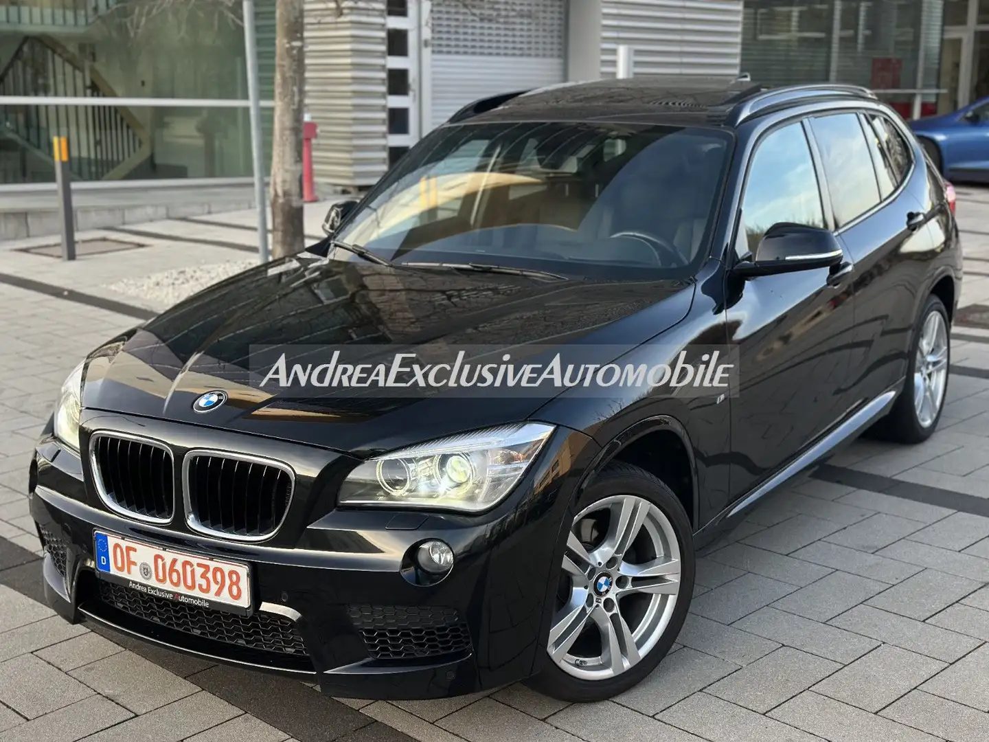 BMW X1 20 i xDrive M Paket/Panorama/AHK/Leder Noir - 1