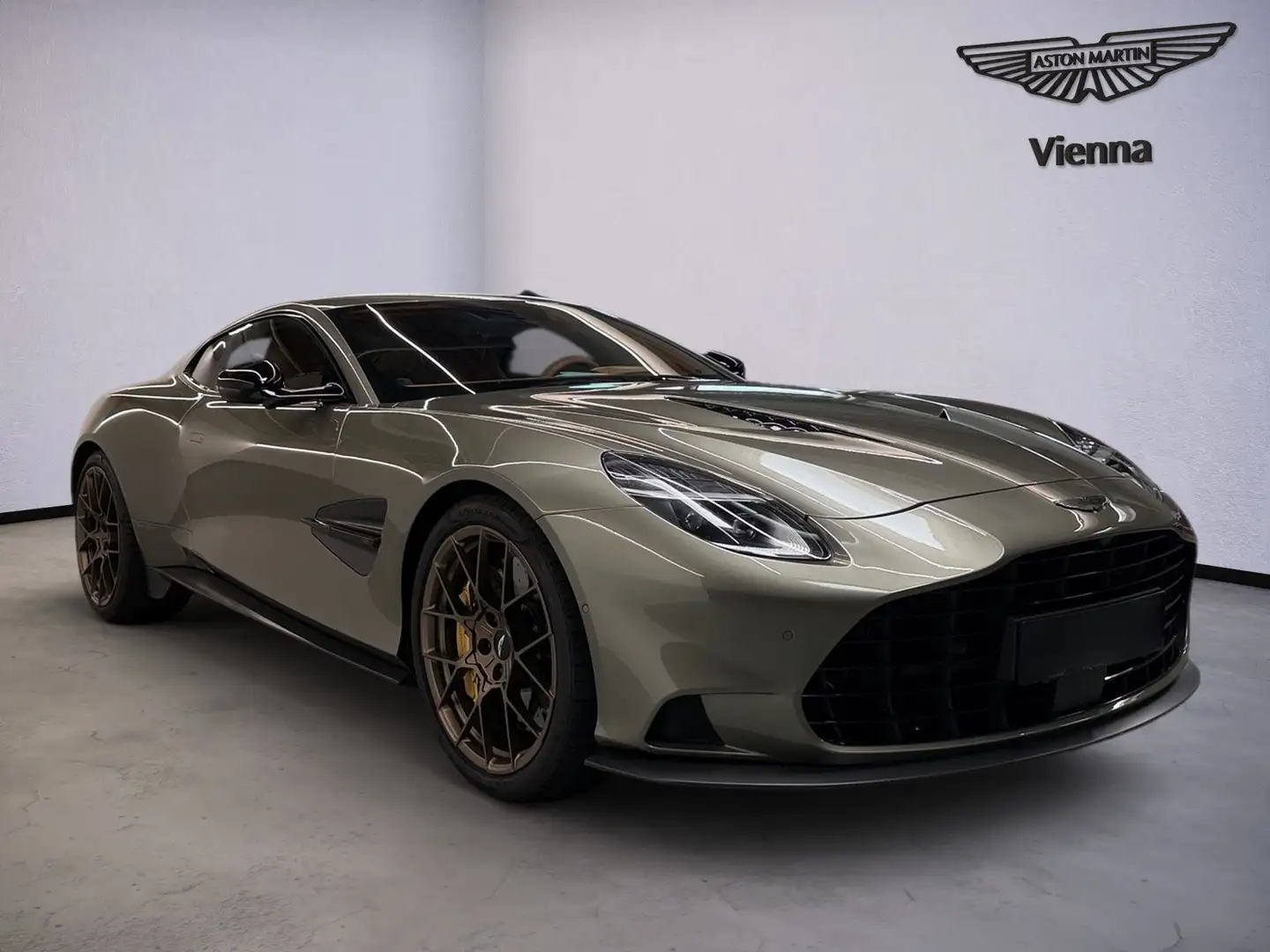 Aston Martin Vanquish Coupé | Titanium Grey | CF | B&W | PPF Grau - 2