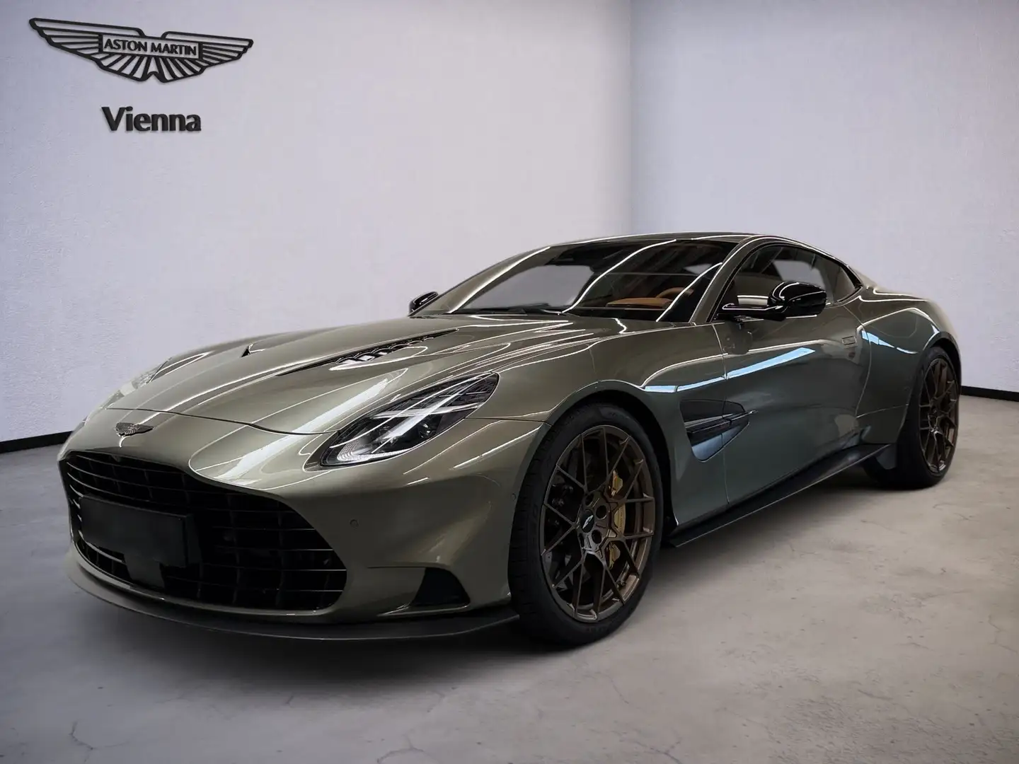 Aston Martin Vanquish Coupé | Titanium Grey | CF | B&W | PPF Grau - 1
