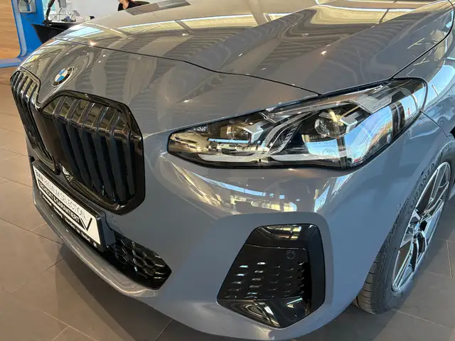 BMW 2 Series view 9