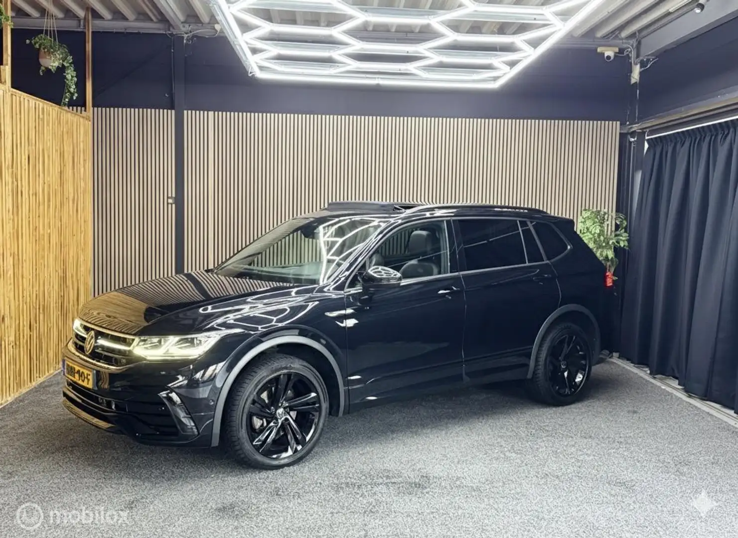 Volkswagen Tiguan Allspace 1.5 TSI R-Line Allspace|Pano|Matrix|ACC|19 Zwart - 2