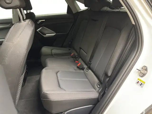 Audi Q3 view 17