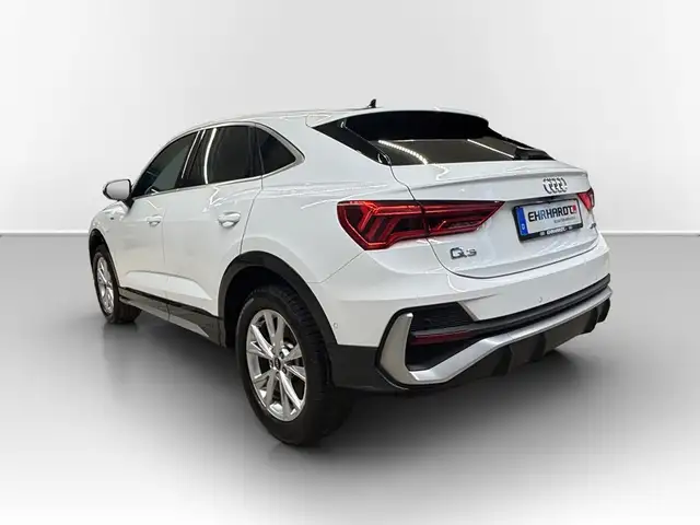 Audi Q3 view 7