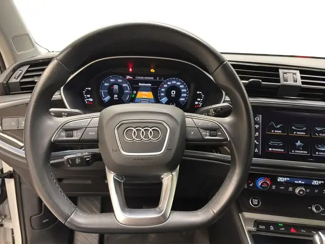 Audi Q3 view 13