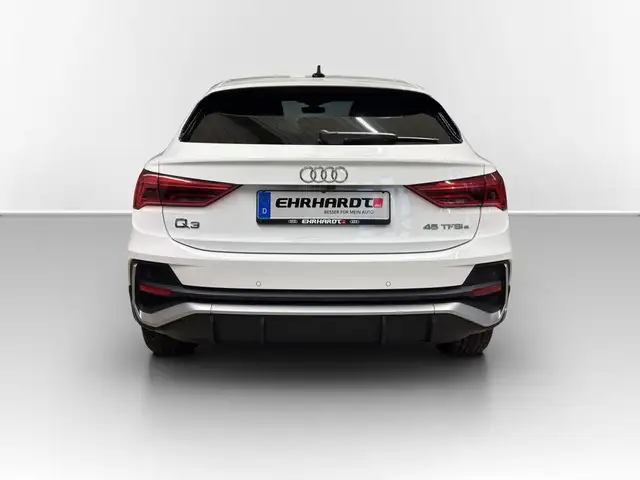 Audi Q3 view 6