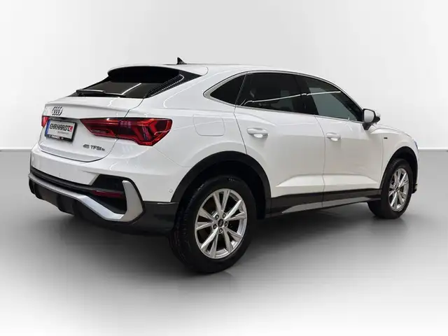 Audi Q3 view 5