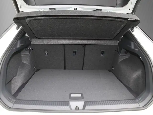 Volkswagen T-Roc view 8