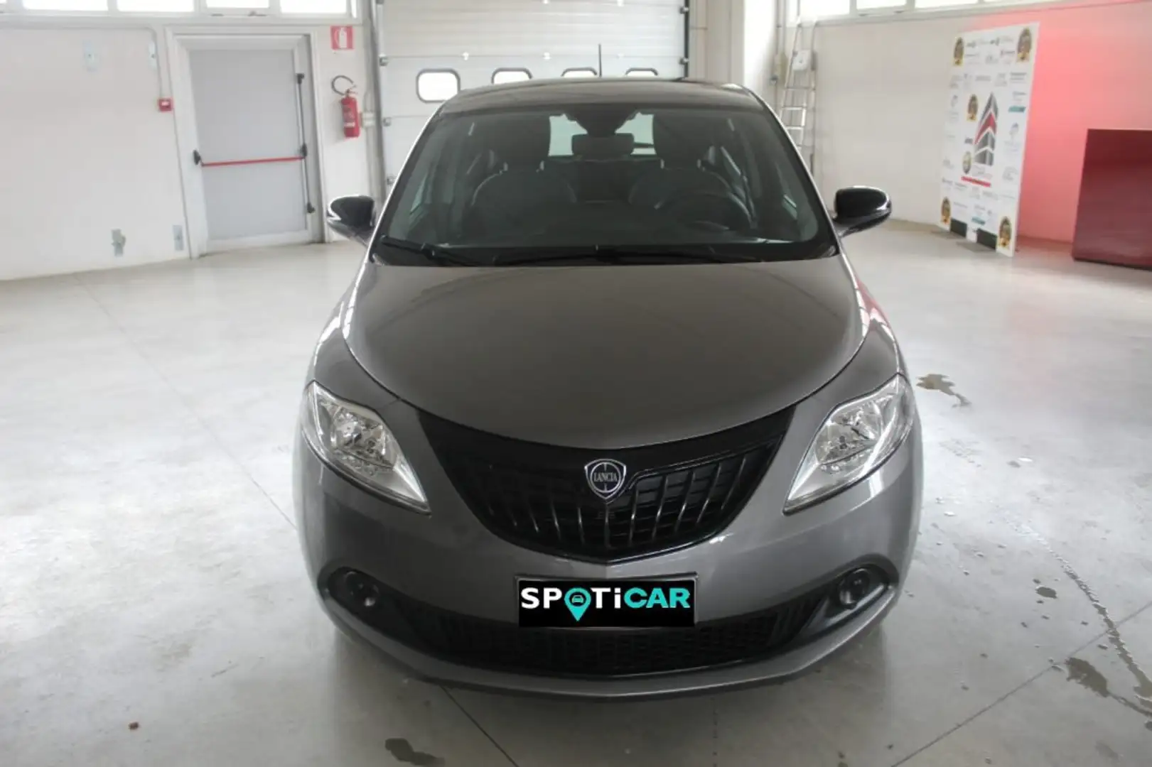 Lancia Ypsilon 1.0 FireFly 5 porte S&S Hybrid Silver Grigio - 2