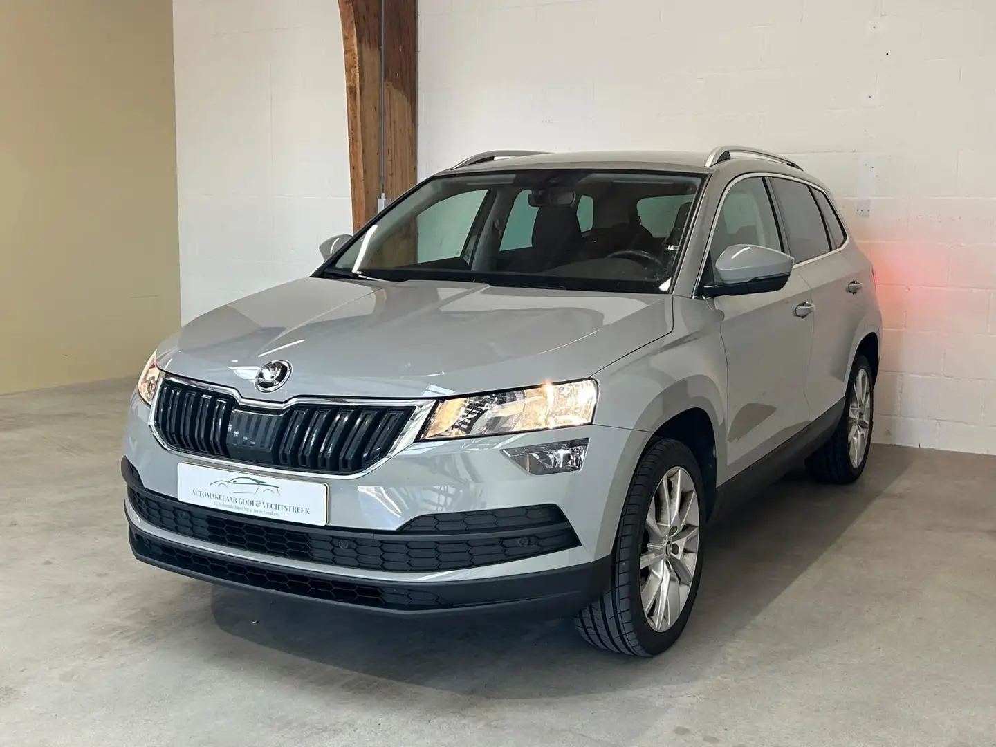 Skoda Karoq 1.6 TDI Clever Edition - CarPlay - Navi - Cruise Grijs - 1