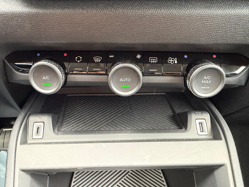 Citroen C4 1.2 PureTech 130 Max LED+Navi+SHZ+2xKlima+LM — photo 14