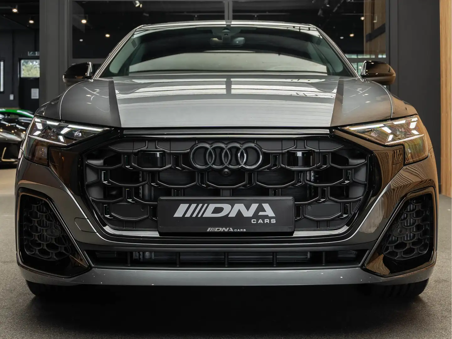 Audi Q8 60 TFSI e quattro Pro Line S Competition Q8 60 TFS Grau - 2