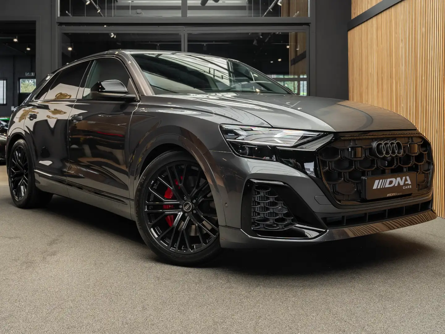Audi Q8 60 TFSI e quattro Pro Line S Competition Q8 60 TFS Grau - 1