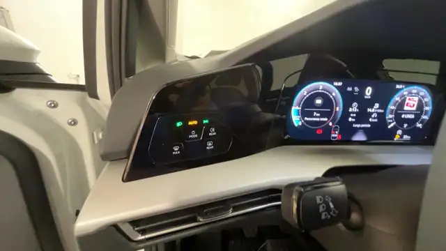 Volkswagen Golf view 13