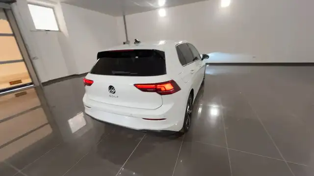 Volkswagen Golf view 4